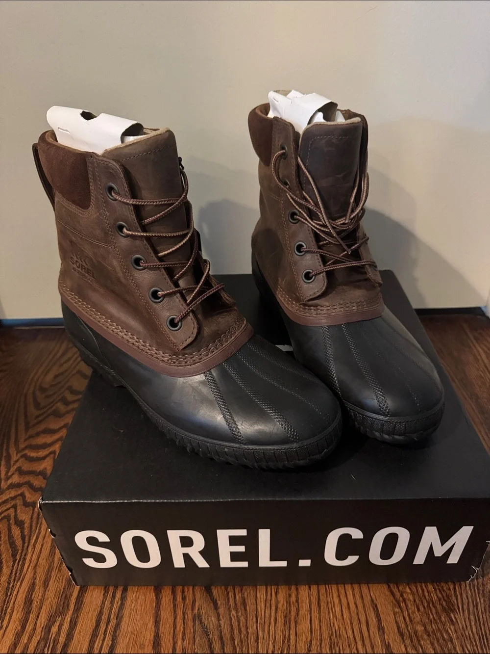 Sorel Cheyanne II tobacco black waterproof lace up boots. New, in box. Size 11